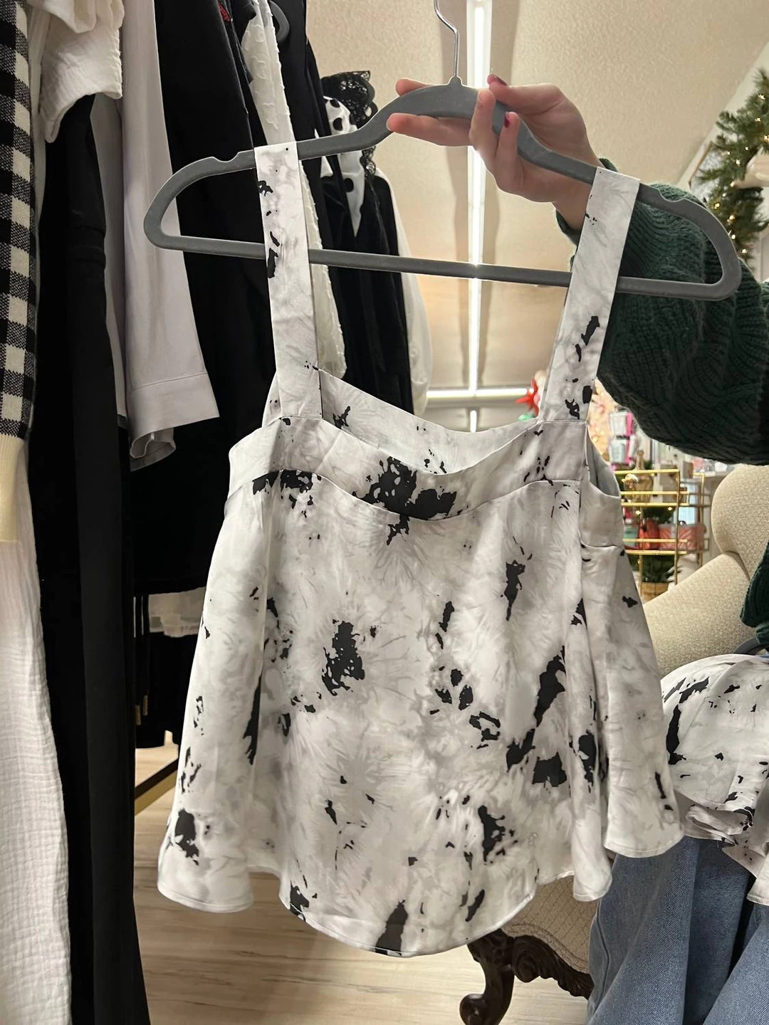 Budget π€© Buddylove π© women Athena Flowy Cropped Tank Top in Black Tie-Dye π 4 Budget π€© Buddylove π© women Athena Flowy Cropped Tank Top in Black Tie-Dye π - Image 4